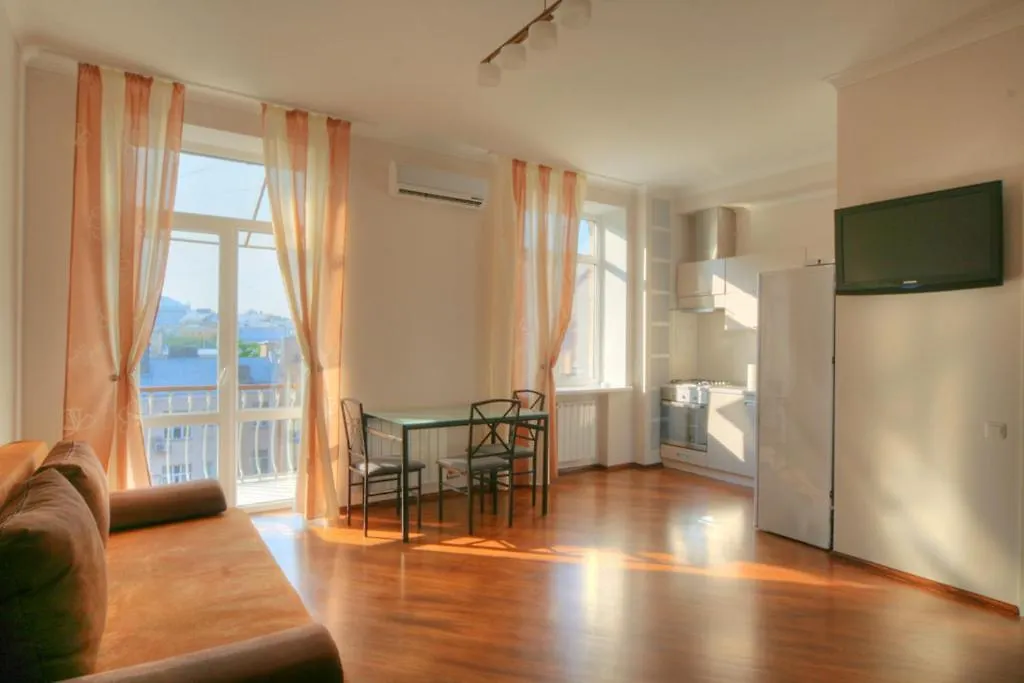 One Bedroom Maidan Apartment Kyiv